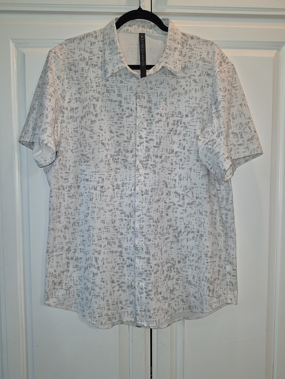 Lululemon Airing Short-Sleeve printed Button-Up Shirt Size XL